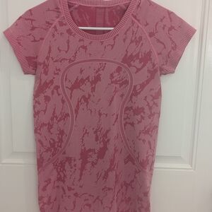 Lululemon Athletica Coral Patterned Short Sleeve Tee